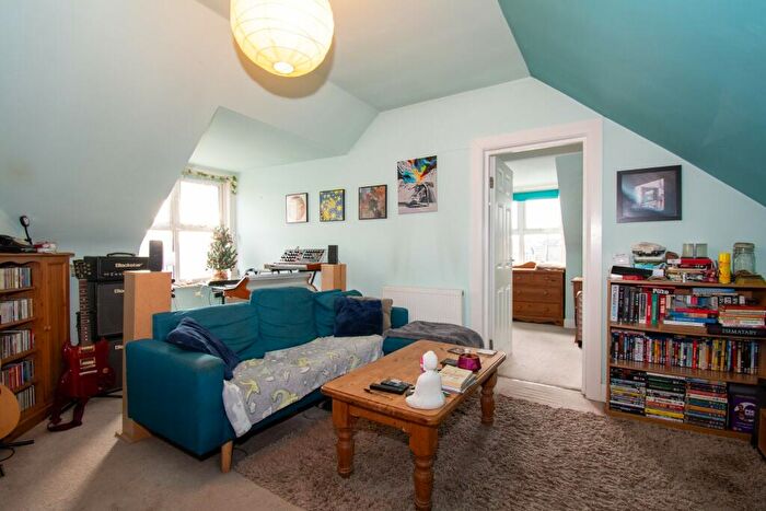 1 Bedroom Flat To Rent In Bed Flat On Charminster Highstreet, BH8