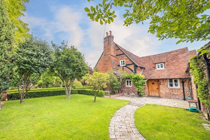3 Bedroom Semi-Detached House For Sale In Britwell Gardens, Burnham, SL1