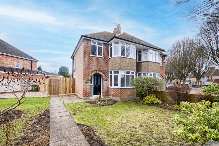 3 Bedroom Semi-Detached House To Rent In Summerton Road, Whitnash, Leamington Spa, CV31