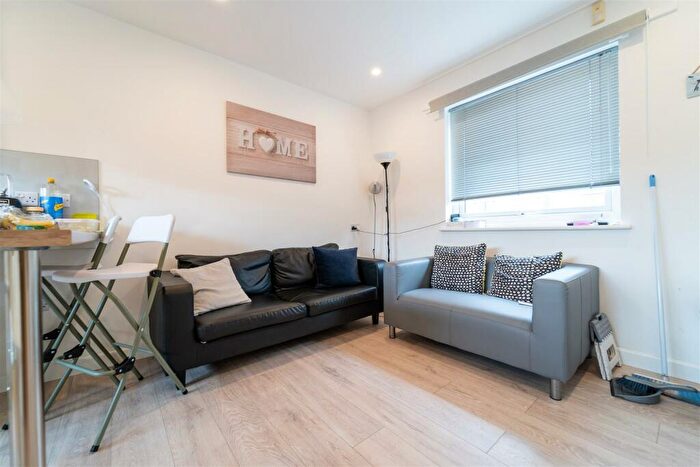 5 Bedroom House To Rent In Leeson Walk, Birmingham, B17