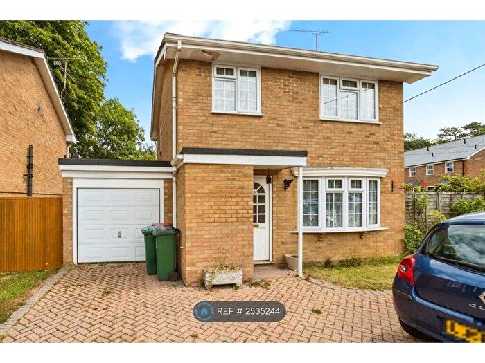 3 Bedroom Detached House To Rent In Leopold Road, Crawley, RH11