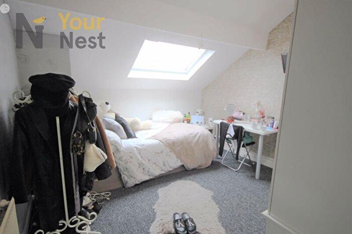 4 Bedroom Flat To Rent In Headingley Avenue, Headingley, Leeds, LS6
