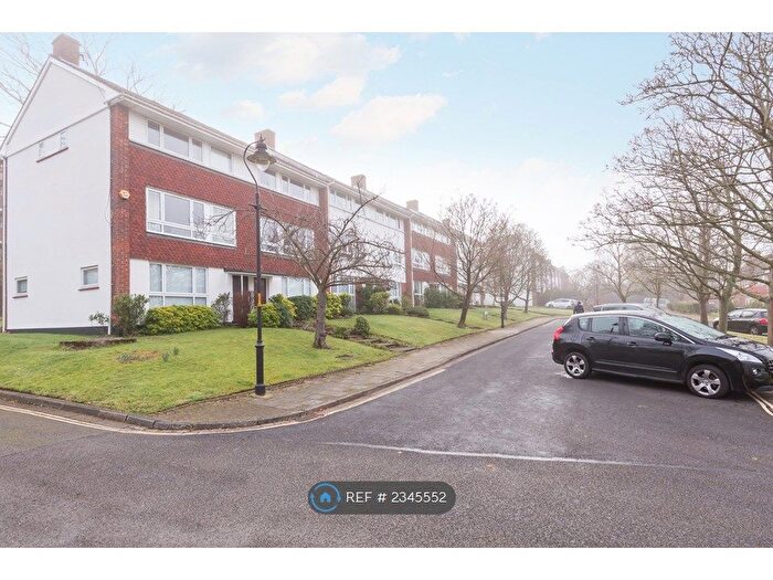 2 Bedroom Flat To Rent In Whitfield Court, London, SE21