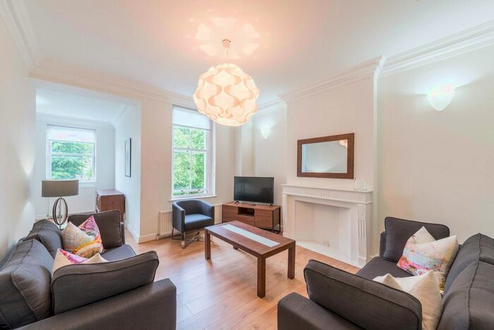 2 Bedroom Flat To Rent In Lexham Gardens, London, W8