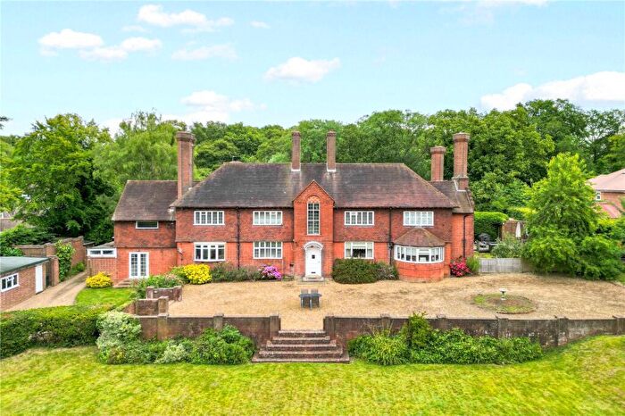 4 Bedroom Apartment For Sale In Rowley Lane, Barnet, EN5