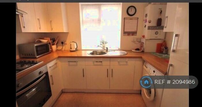 2 Bedroom Flat To Rent In Upper Luton Road, Chatham, ME5