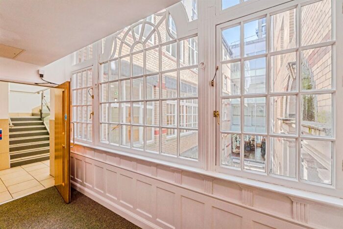 2 Bedroom Flat For Sale In Barry Lane, Cardiff, CF10