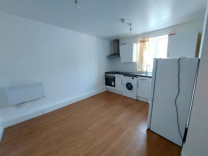 Studio To Rent In High Road, Goodmayes, Ilford, IG3
