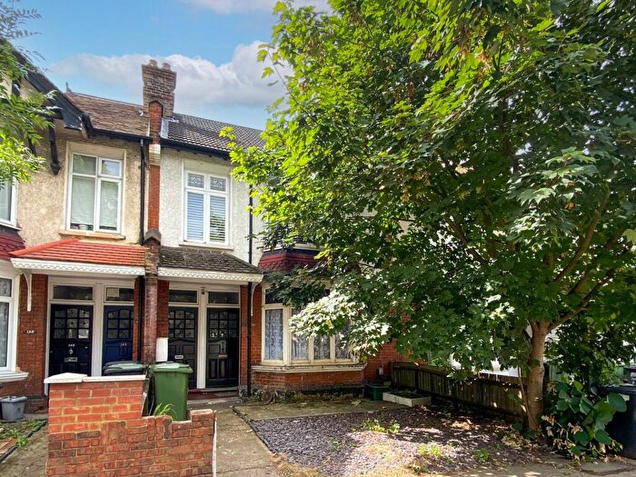 3 Bedroom Maisonette To Rent In Brownhill Road, Catford, London, SE6