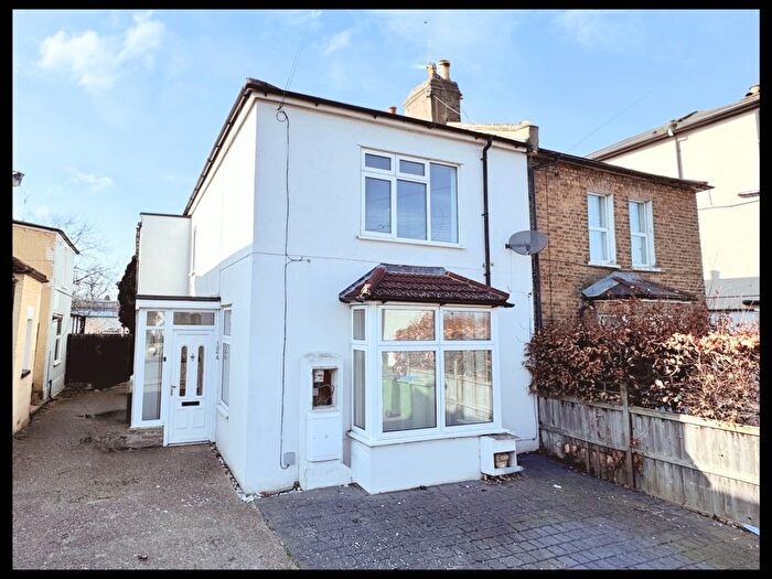 1 Bedroom Flat To Rent In Chestnut Rise, Plumstead, London, SE18