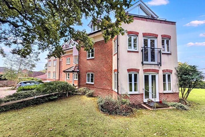 2 Bedroom Flat For Sale In Chandlers Ford, SO53