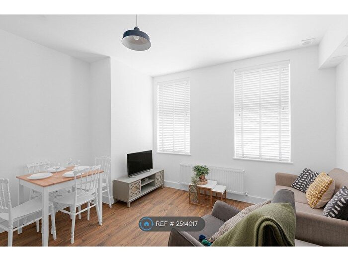 3 Bedroom Flat To Rent In Bath Road, Arnos Vale, Bristol, BS4