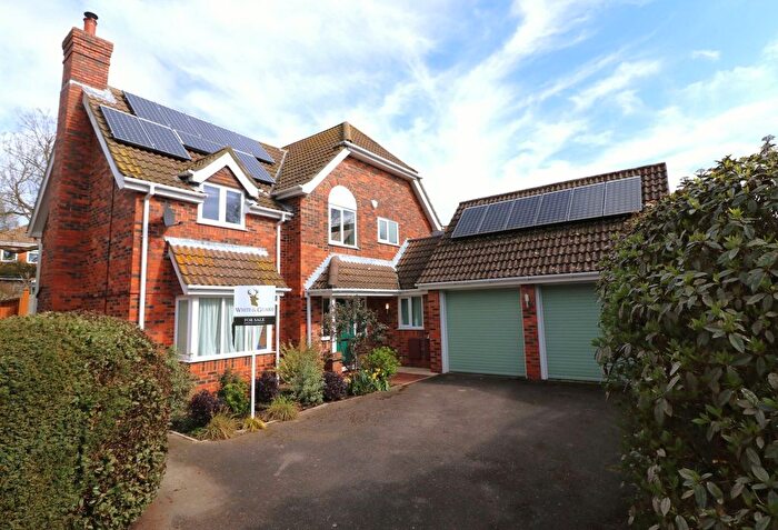 4 Bedroom Detached House For Sale In Old Priory Close, Hamble, SO31