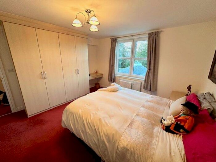 2 Bedroom Apartment For Sale In Skircoat Lodge, Skircoat Green, Halifax, HX3