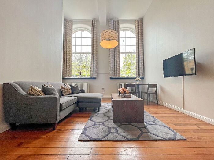 1 Bedroom Flat To Rent In Flat, Mcdonald Road, Broughton, Edinburgh, EH7