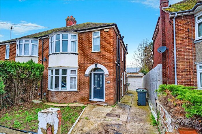 3 Bedroom Semi Detached House For Sale In Anstee Road, Luton, Bedfordshire, LU4