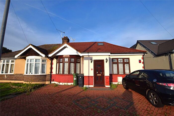 3 Bedroom Bungalow To Rent In Melbourne Gardens, Romford, RM6