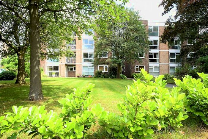 1 Bedroom Flat To Rent In Copers Cope Road, Beckenham, BR3