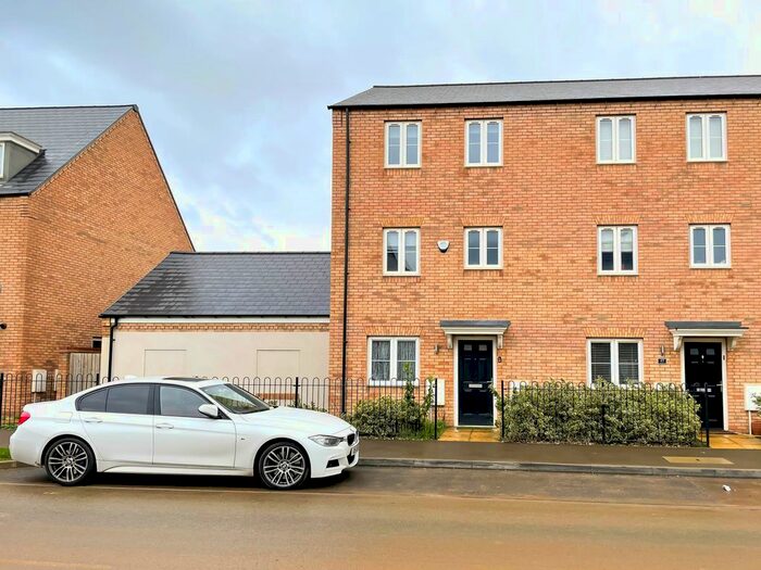 4 Bedroom Town House To Rent In Irthlingborough Road North, Wellingborough, NN8
