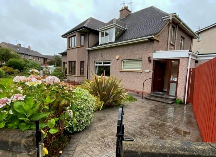 4 Bedroom Semi-Detached House To Rent In Inverleith Row, Edinburgh, EH3