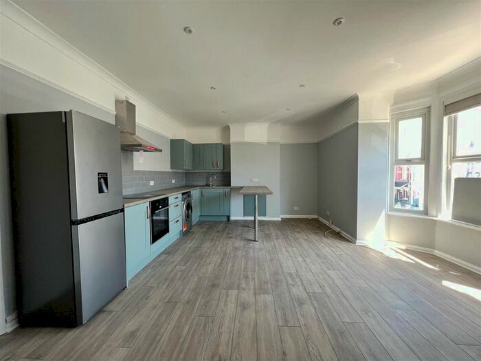2 Bedroom Flat To Rent In Oriel Road, Portsmouth, PO2