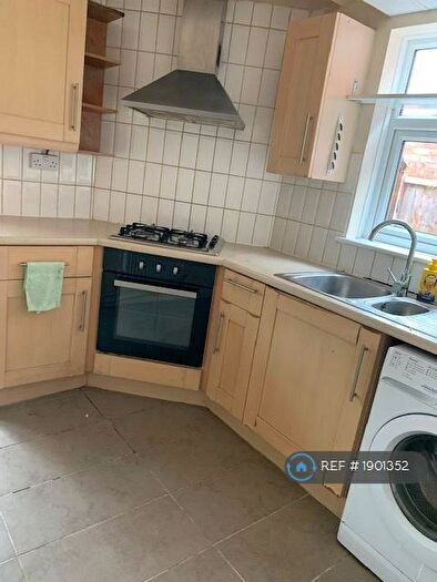 4 Bedroom Terraced House To Rent In Wycliffe Road, Northampton, NN1