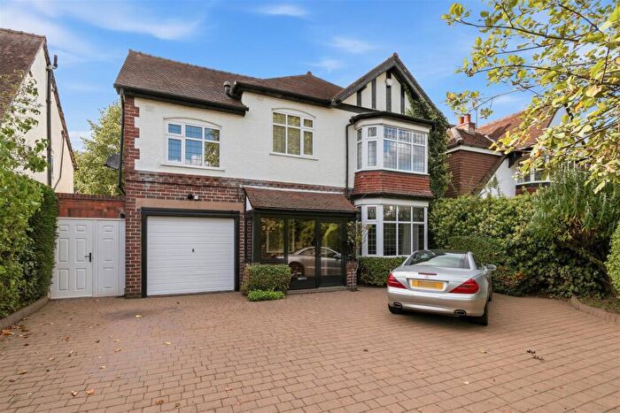 4 Bedroom Detached House For Sale In Goldieslie Road, Sutton Coldfield, B73