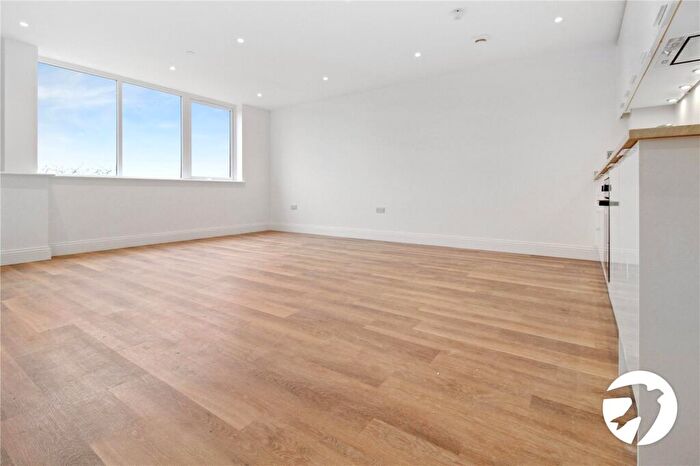 1 Bedroom Flat To Rent In New Road, Gravesend, Kent, DA11