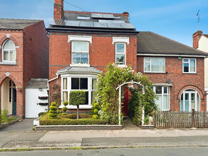 5 Bedroom Detached House For Sale In Alexandra Road, Winshill, Burton-on-Trent, DE15