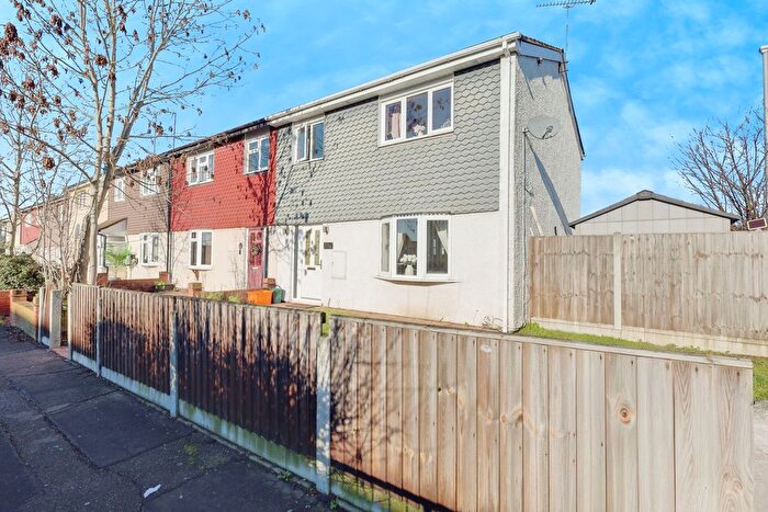 3 Bedroom End Of Terrace House For Sale In Tyefields, Basildon, SS13