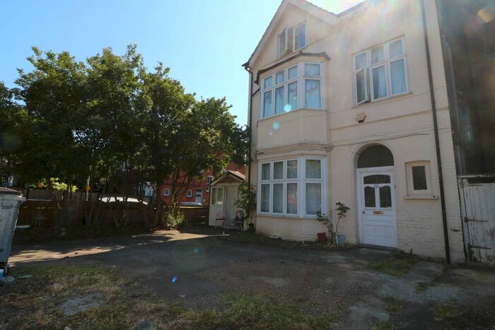 1 Bedroom Flat To Rent In Thrale Road, London, SW16