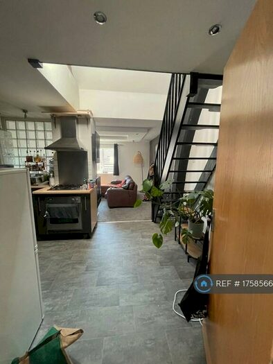 2 Bedroom Maisonette To Rent In The Parish, Southville, Bristol, BS3