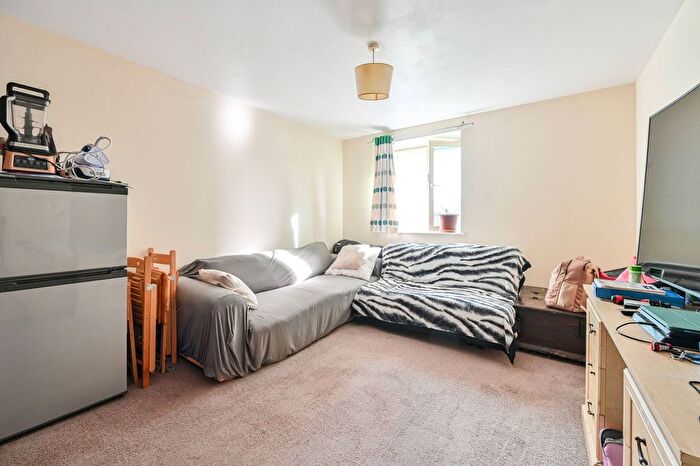 2 Bedroom Flat To Rent In Westminster Bridge Road, Waterloo, London, SE1