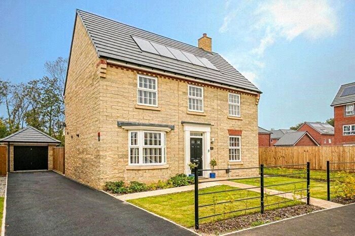 4 Bedroom Detached House For Sale In Roadtrain Avenue, Leyland, Lancashire, PR26