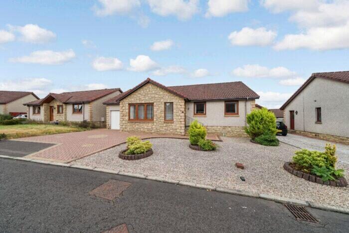 4 Bedroom Detached Bungalow For Sale In Queen Margaret Park, Dunfermline, KY12