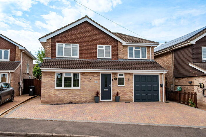 4 Bedroom Detached House For Sale In Park Close, Oakley, RG23