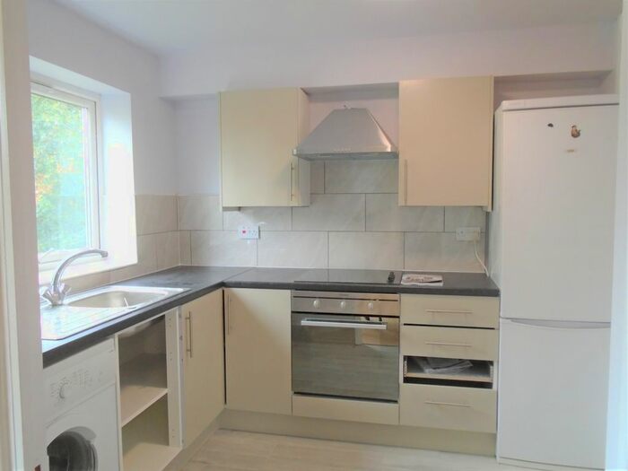 2 Bedroom Flat To Rent In Oakley Close, Isleworth, TW7