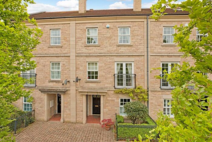 4 Bedroom Town House For Sale In Scalebor Square, Burley In Wharfedale, LS29