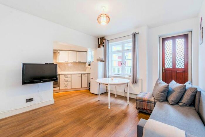 1 Bedroom Flat For Sale In Fairbairn Hall, Plaistow, London, E13