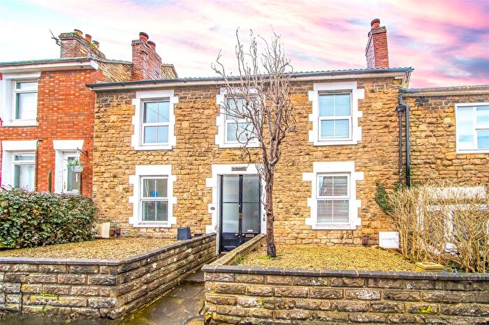 2 Bedroom Terraced House To Rent In Eastcott Hill, Old Town, Swindon, Wiltshire, SN1