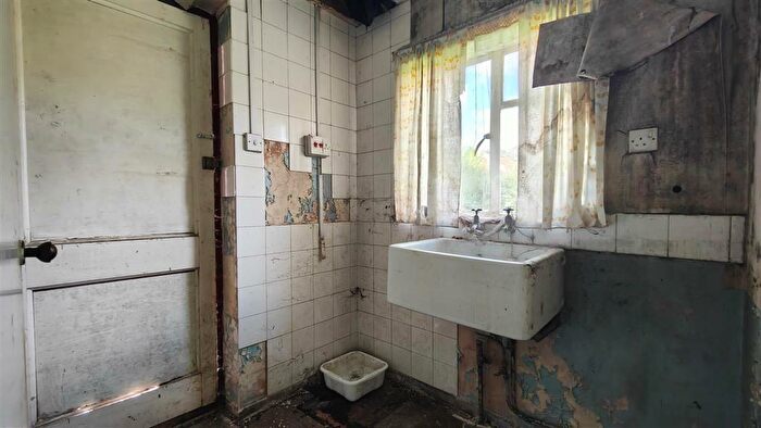 3 Bedroom Semi-Detached House For Sale In Hale Road, Bradenham, Thetford, IP25