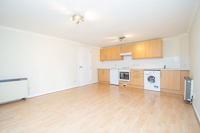 2 Bedroom Flat To Rent In /, St. Patrick Square, Edinburgh, EH8