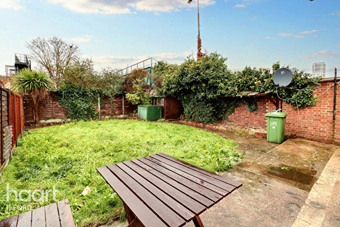 3 Bedroom End Of Terrace House For Sale In Essex Road, Barking, IG11