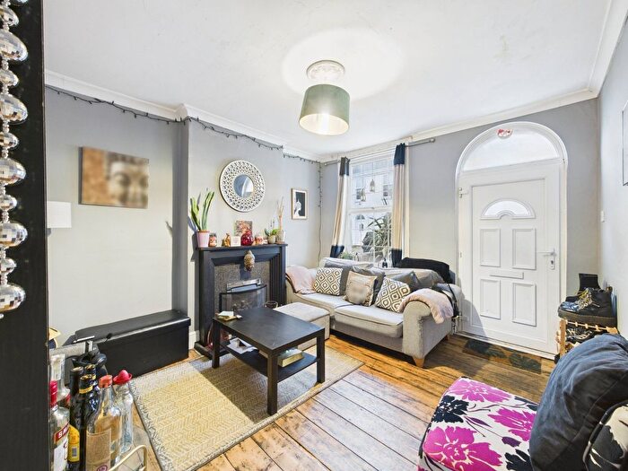 3 Bedroom Terraced House For Sale In Chestnut Street, Worcester, Worcestershire, WR1