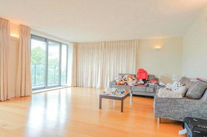 2 Bedroom Apartment To Rent In Gifford Street, Islington, London, N1