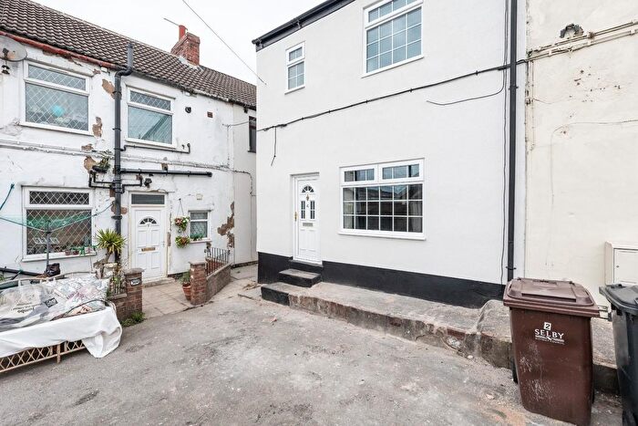 2 Bedroom Town House For Sale In Chapel Yard, Fairburn, Knottingley, WF11