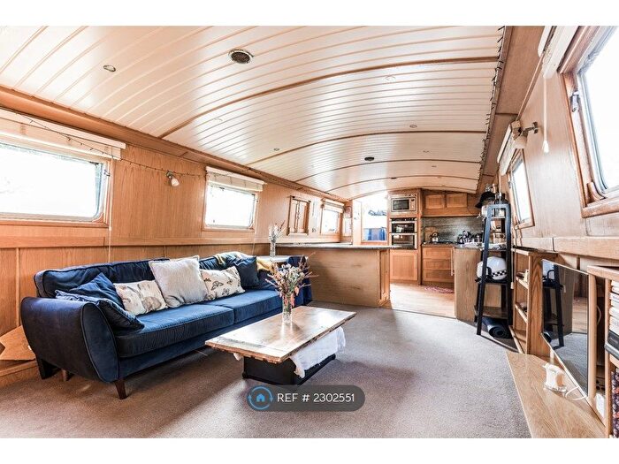 1 Bedroom Houseboat To Rent In Victoria Park, London, E9