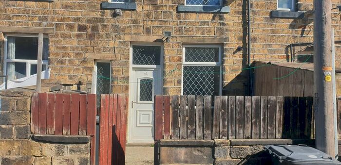 3 Bedroom Terraced House To Rent In Fell Lane, Keighley, BD22