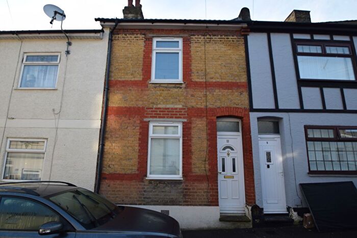 2 Bedroom Terraced House For Sale In Leopold Road, Chatham, ME4