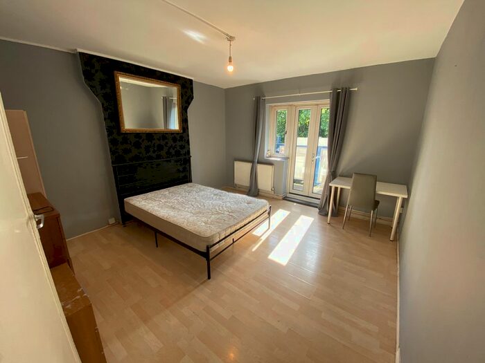 4 Bedroom Flat To Rent In Sceptre House, Malcolm Road, London, E1